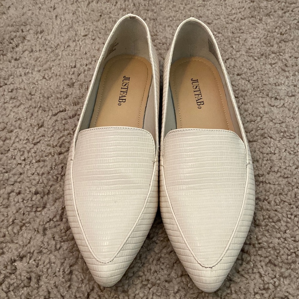 🙌🏼 JustFab Size 7.5 the ´Kyndra’ Cream Block Heel Loafer